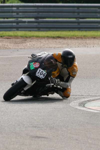 Gerrit op het circuit met zijn Honda VTR